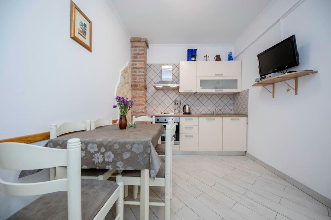 Apartman Marcela Palit Exterior foto
